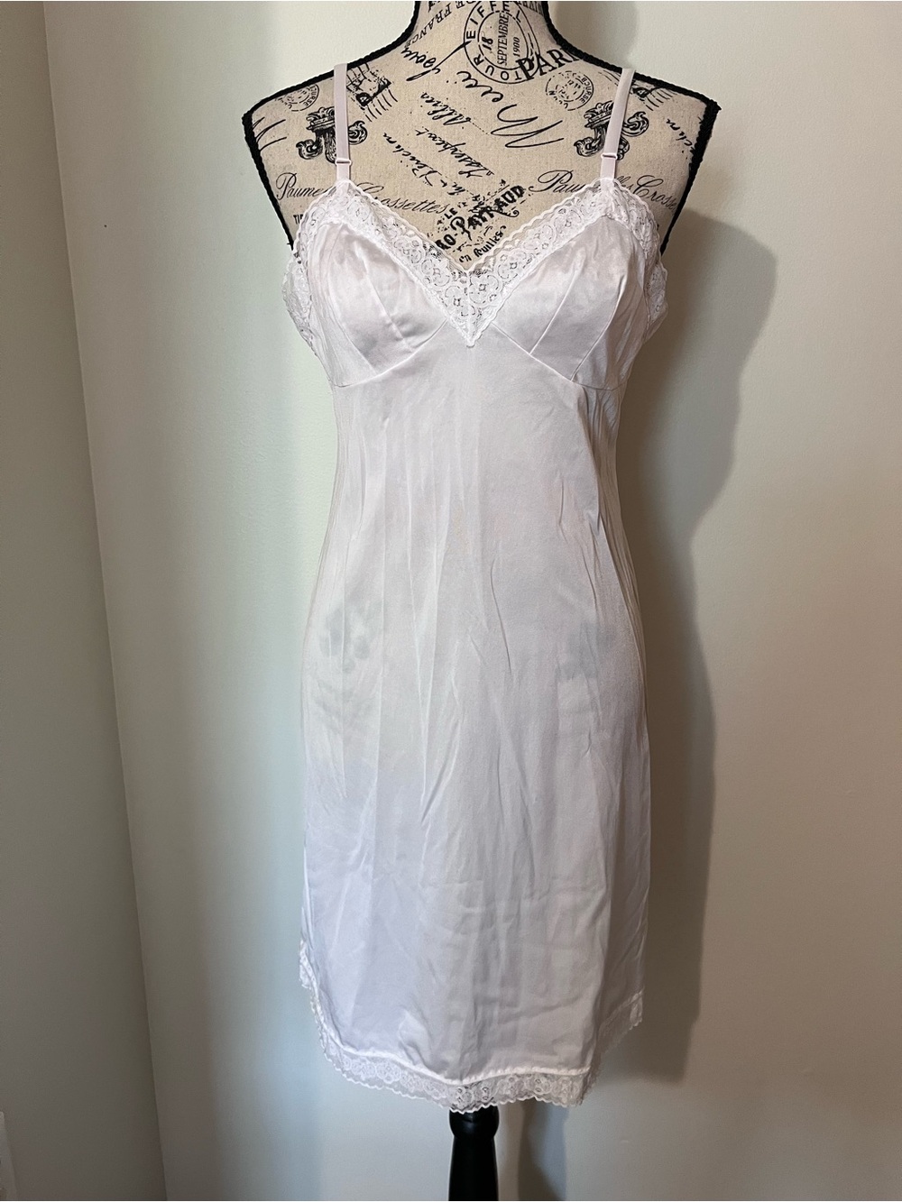 Vanity Fair White Lace Trim Full Slip Dress Size 34 Nylon